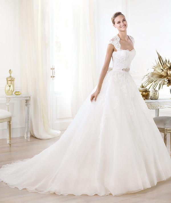 Alluring Pure White Strapless Dropped Wasit Beads Working Satin Tulle Ball Gown
