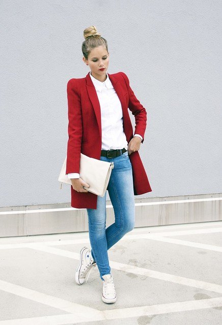 Comfortable-Outfit-Idea-with-Jeans-and-Sneakers