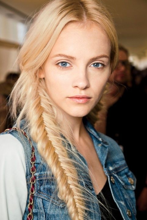 Messy-Fishtail-Braided-Hairstyle-for-Blonde-Hair
