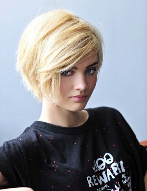 Short-Hairstyles-for-Winter-Short-Haircut-with-Side-Swept-Bangs