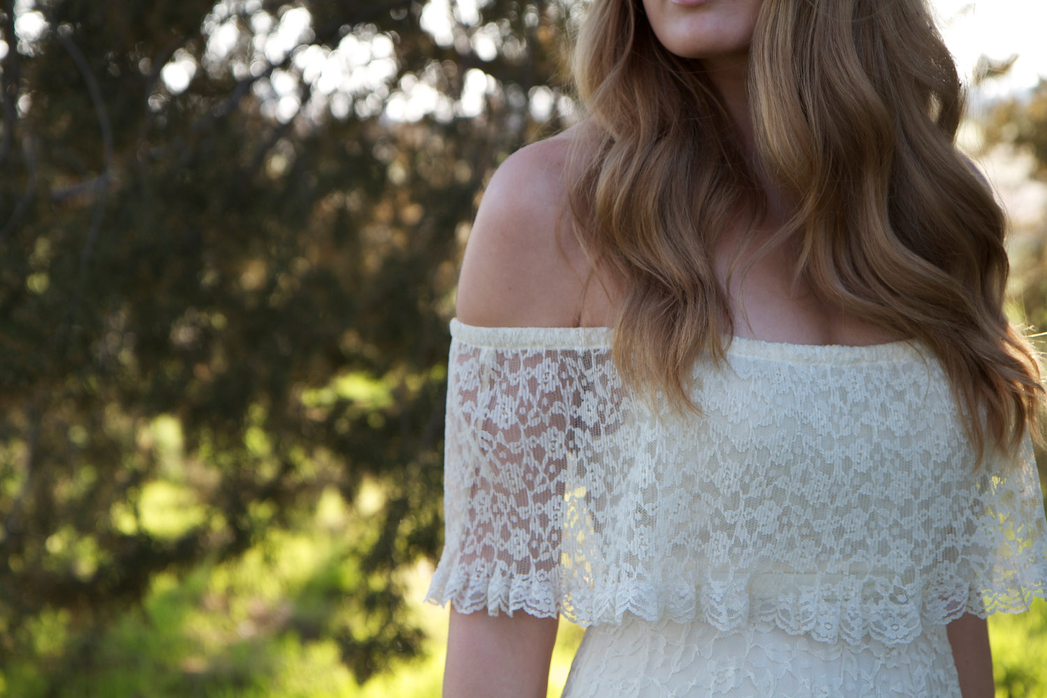 Vintage-lace-off-the-shoulder-wedding-dress