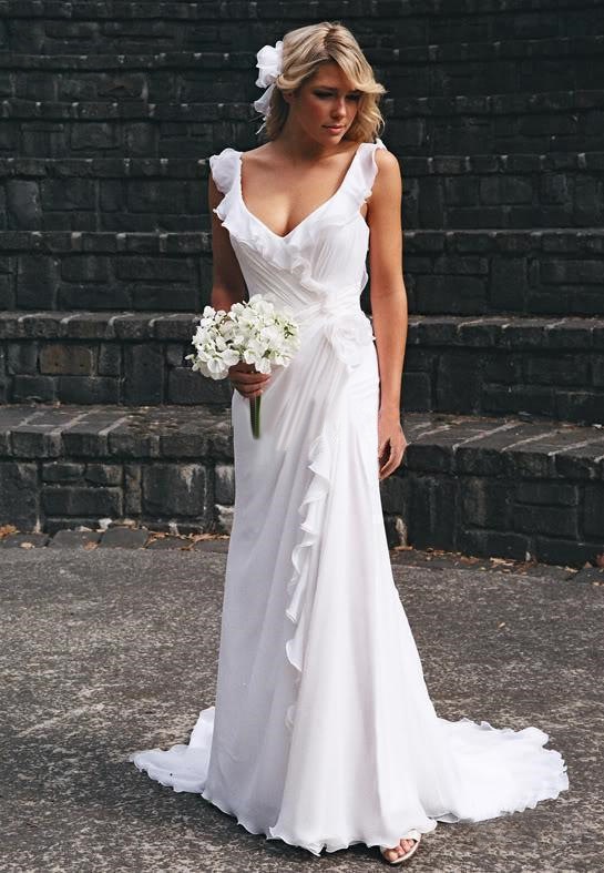 beautiful-and-relaxed-beach-wedding-dresses-37