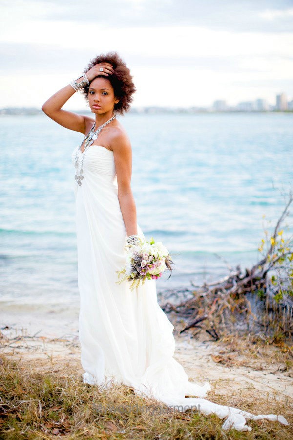 beautiful-and-relaxed-beach-wedding-dresses-7