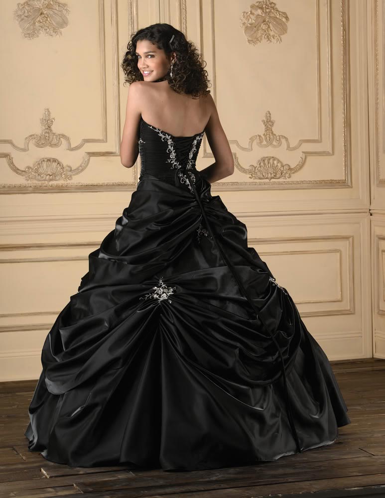 black-wedding-dress-trend-are-stunning