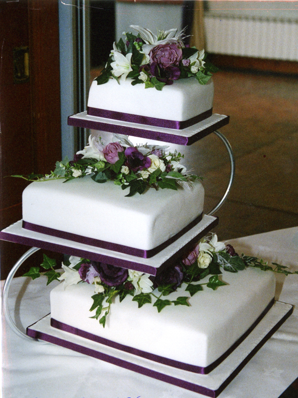 cosmopolitan-wedding-cake-pics-romantic-wedding-cake-designs_wedding-cake-designs-with-buttercream-icing-wedding-cake-designs