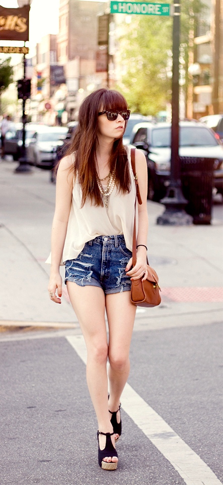 high-waisted-shorts-outfit-ideas-