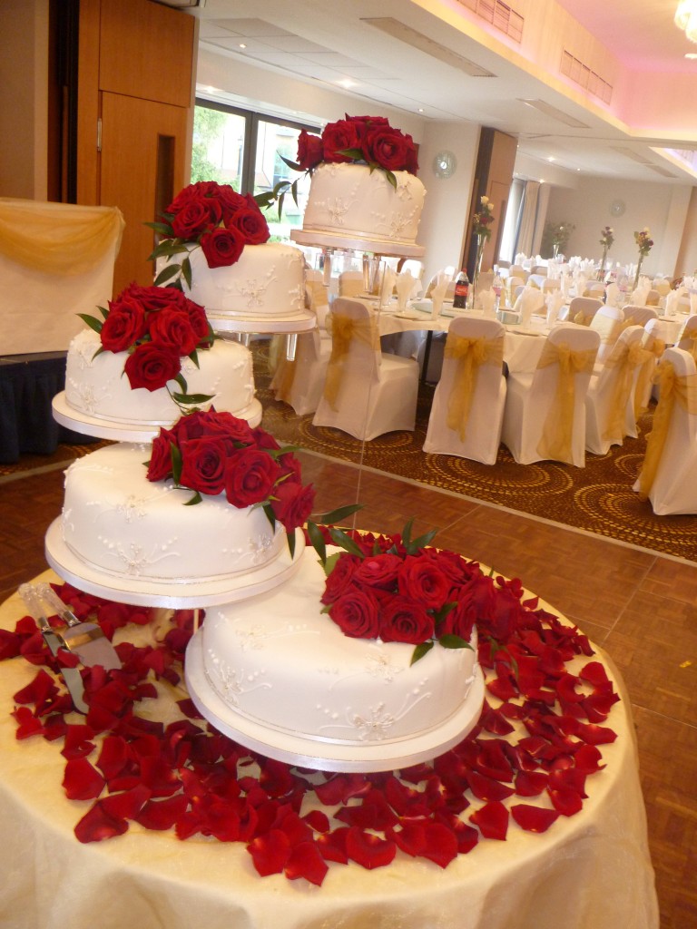 remarkable-wedding-cake-designs-ideas-new-fashion-feature_wedding-cake-flavors-wedding-cake-recipes-768x1024