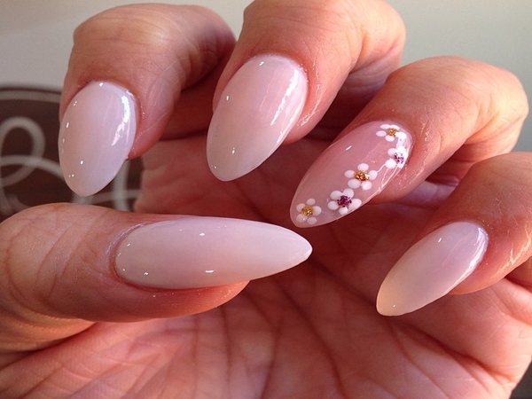 trendy-nude-nails