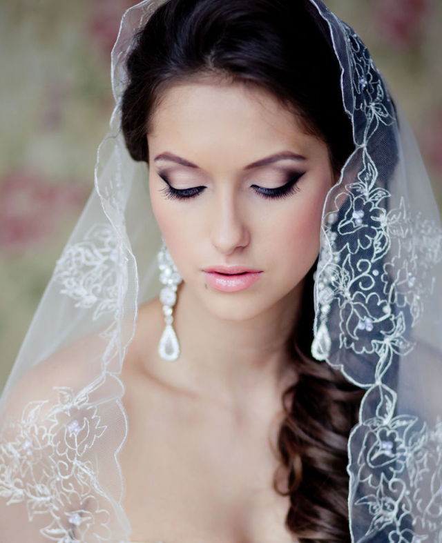 Glossy-Lips-for-Bridal-Makeup-Ideas