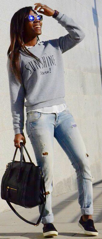 Grey-Sweater-Ripped-Jeans-Outfit