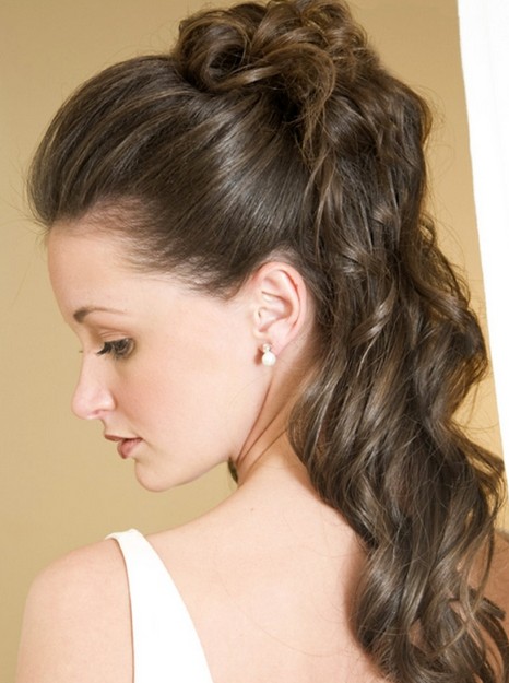 Loose-Half-Up-Half-Down-Curly-Prom-Hairstyles