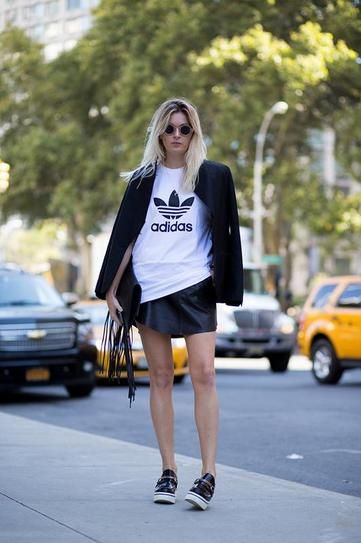 Sporty-chic-leather-skirt