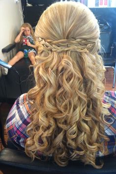 Stylish Curly Homecoming Hairstyles