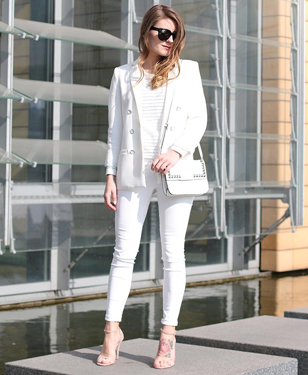 White-Blazer-and-Jeans-Outfit