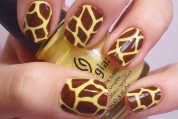 Yellow-and-Brown-Giraffe-Nails