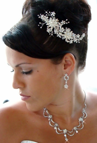 bridesmaid-floral-hair-accessories