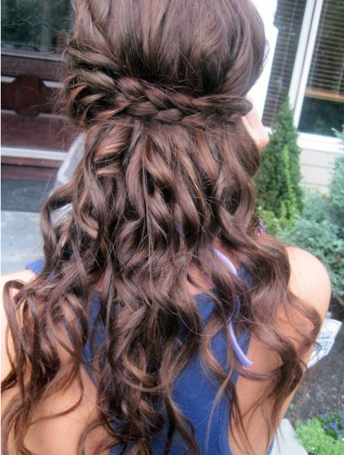 curly-homecoming-hairstyles-for-medium-hair