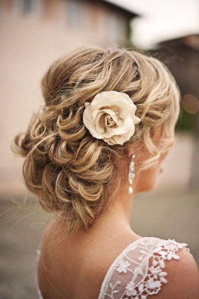upstyle-bridal-hair