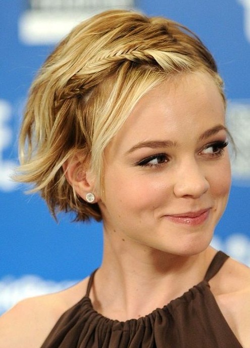 Celebrity-Short-Hairstyles-–-Chic-Blonde-Hair-with-Braid-for-Summer