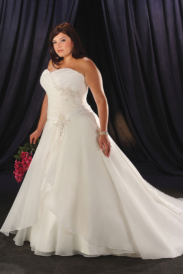 Plus-size-wedding-gowns-in-white