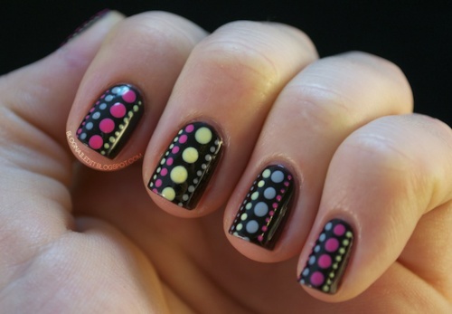 polka-dot-nails