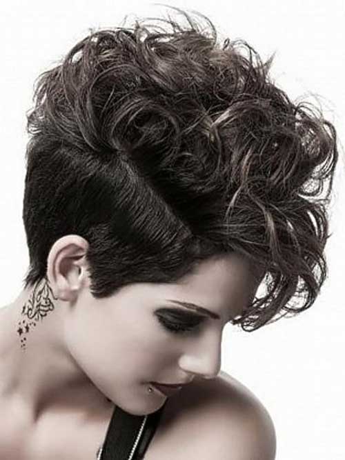 Best-Short-Haircuts-For-Curly-Hair