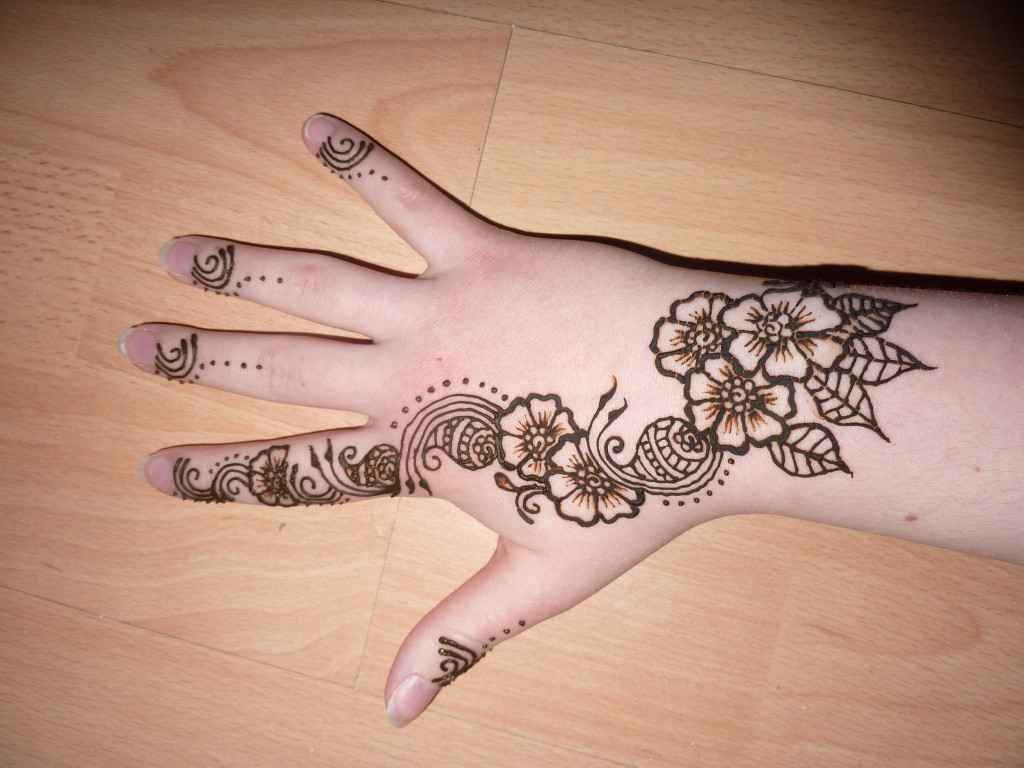 henna-tattoo-on-wrist