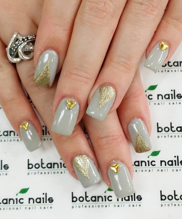 Gold-metal-with-gray-nail-art