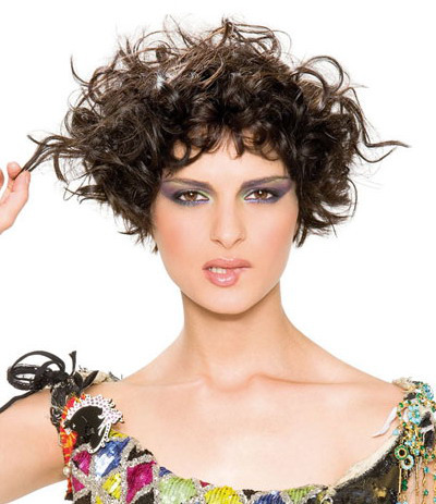 Wonderful_Hairstyles_for_Short_Curly_Hair