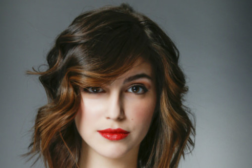Medium-Hairstyle-with-Textured-Layers