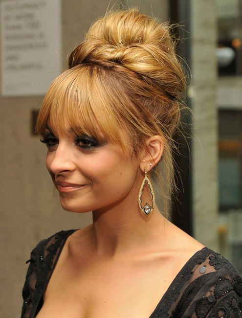 Nicole-Richie-Hairstyles-Easy-Bun-Updos-for-Prom