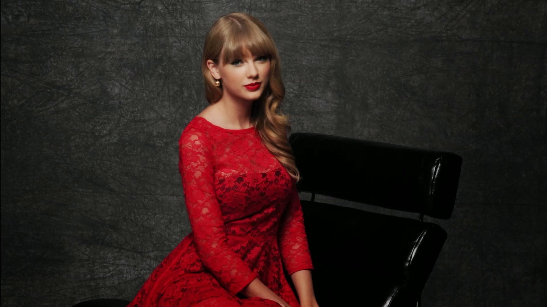 Taylor-Swift-Red-Lace-dress