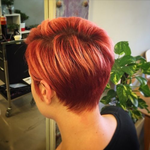 short-red-hairstyle-with-subtle-copper-highlights