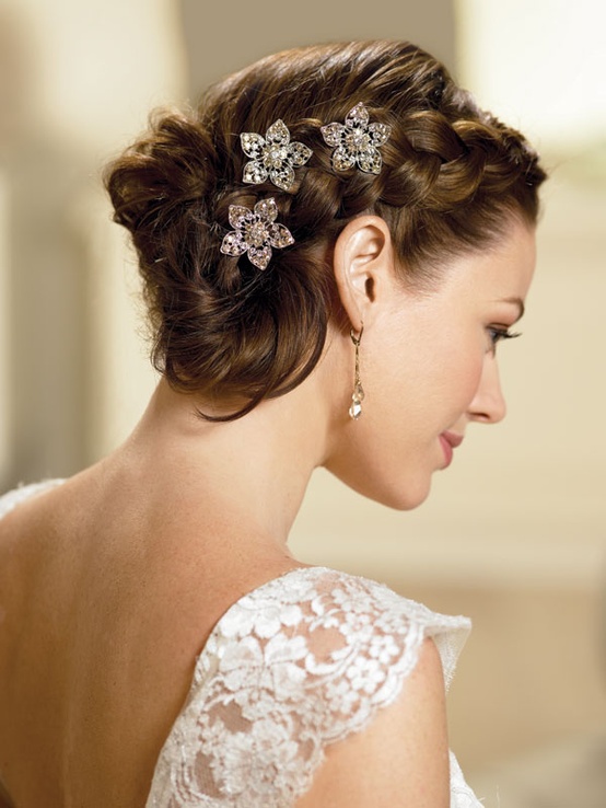 wedding-hairstyles-short-hair-flowers