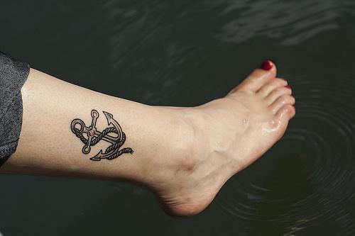 Anchor tattoo design on leg looking beautiful