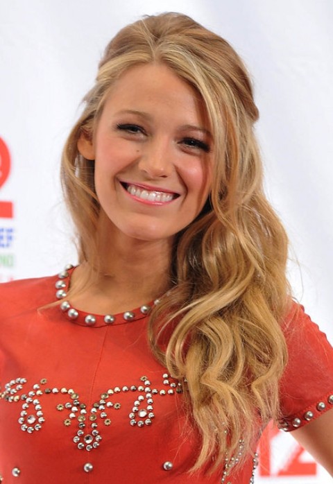 Blake-Lively-Long-Hairstyle-Half-Up-Half-Down-for-Curls