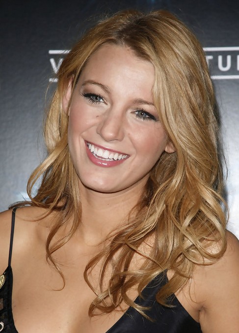 Blake-Lively-Long-Hairstyle-Tousled-Curls