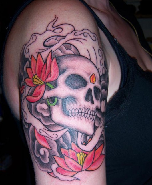 Cool-skull-tattoo-design-for-female