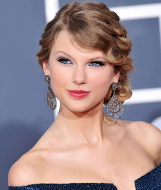 Cute Taylor Swift Hairstyles