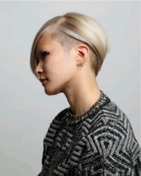 Deep-Parted-Platinum-Bob-Undercut-Hairstyle-for-Mide-length-Straight-Hair