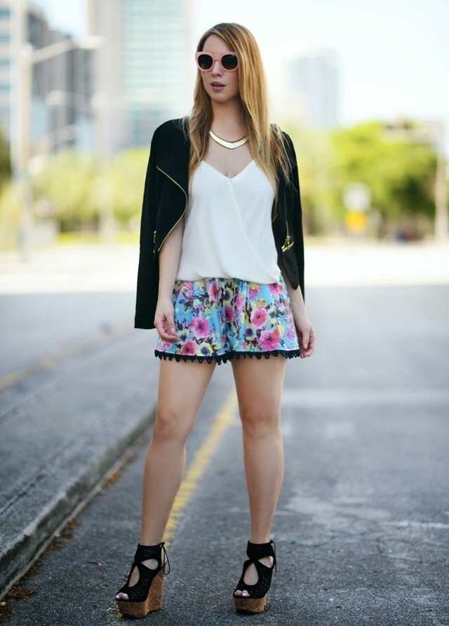 Floral-Shorts-and-Wedges