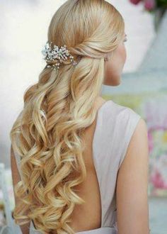Gorgeous-Prom-Hairstyle-for-Long-Blond-Hair