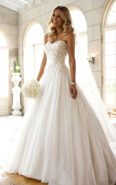 Lovely Strapless Wedding Dresses