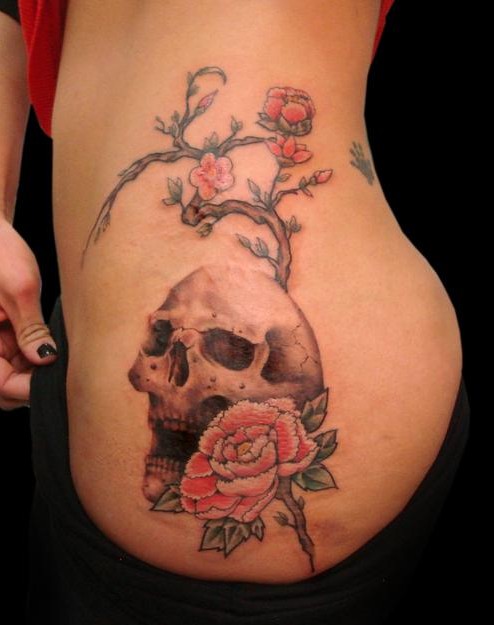 Rose-and-skull-tattoo-on-hip