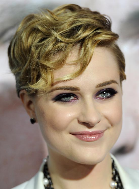 Short-Wavy-Pixie-with-Textured-Layers