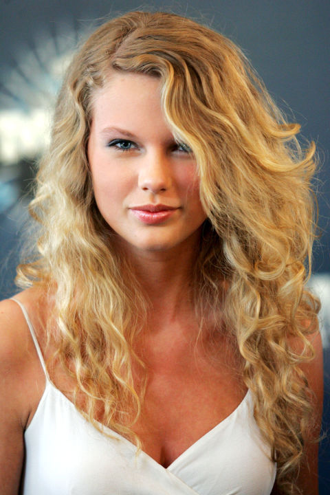 Taylor Swift Beautiful Hairstyles