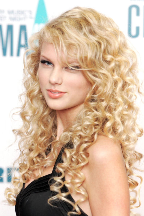 Taylor Swift Curly Hairstyles