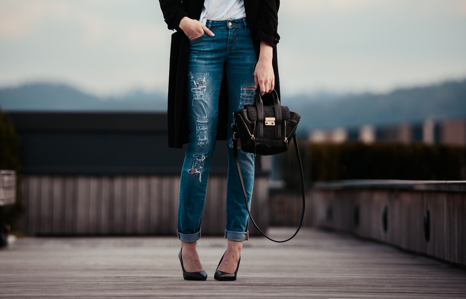 Trendy Ripped Jeans Outfits