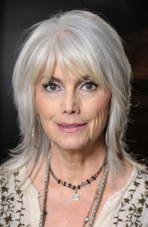 layered-hairstyle-for-grey-hair