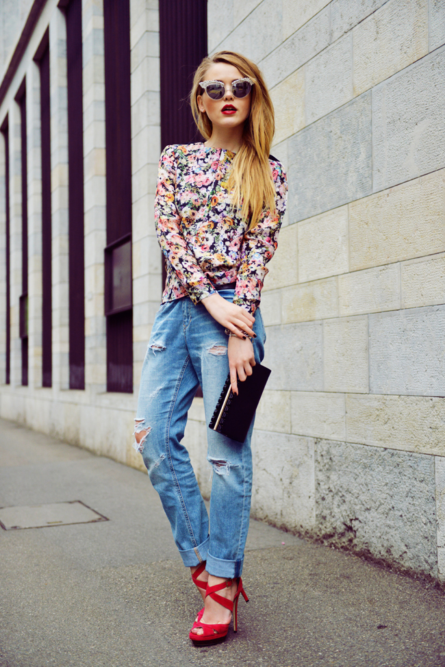 ripped-jeans-with-floral-blouse
